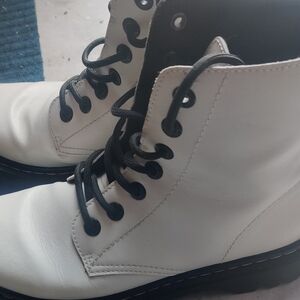 White luana Dr Martens